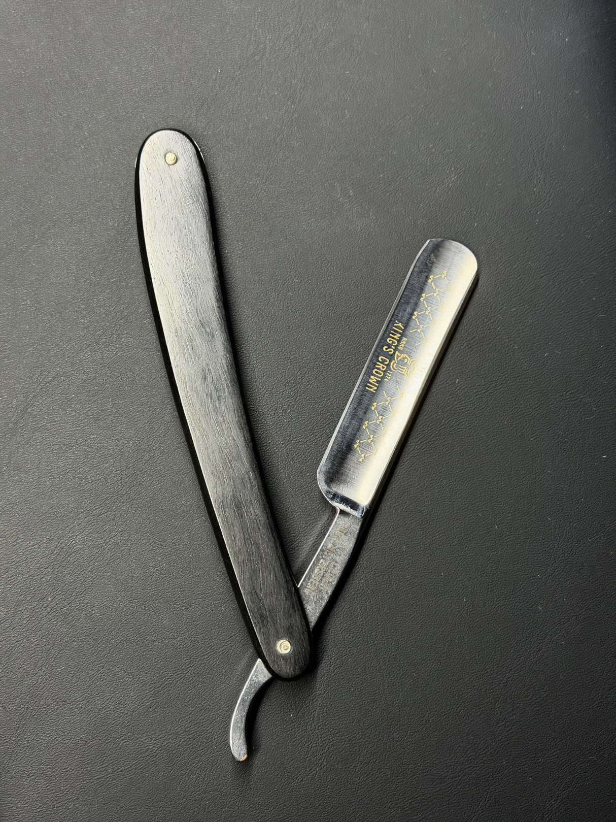 KING'S CROWN | Ebony Wood Straight Razor